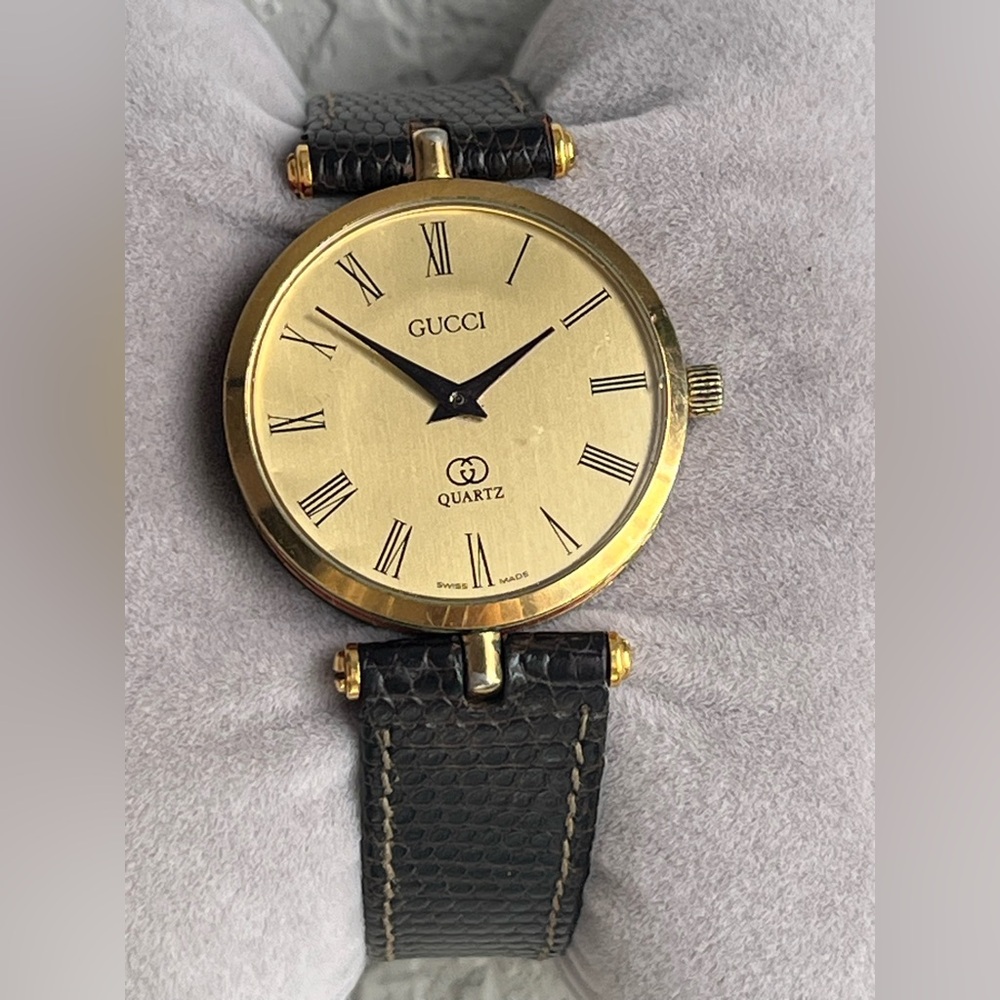 GUCCI Vintage Stacked 2000M Case unisex Watch.
